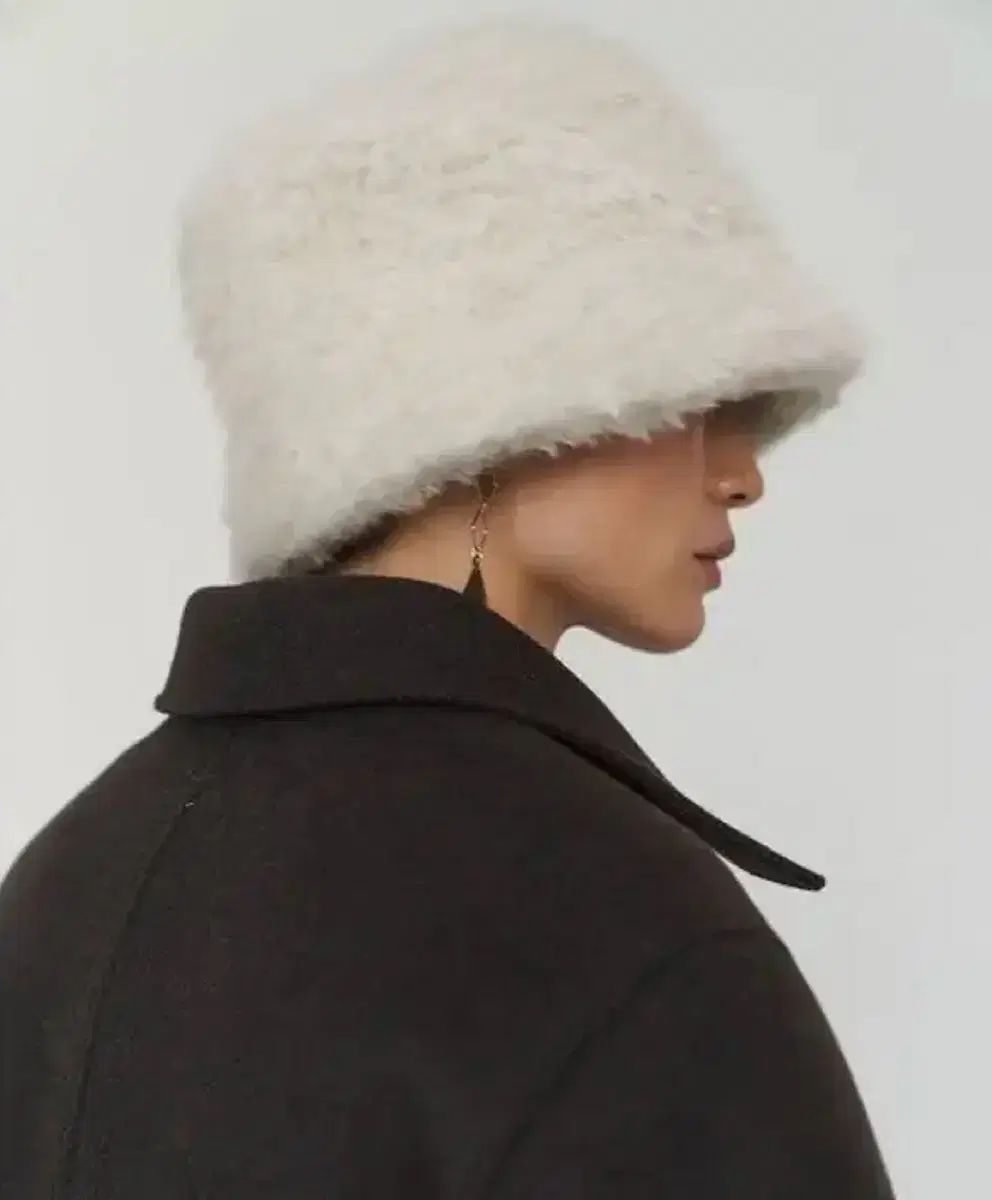 アモーメント ヘアリー ファー バケットハット