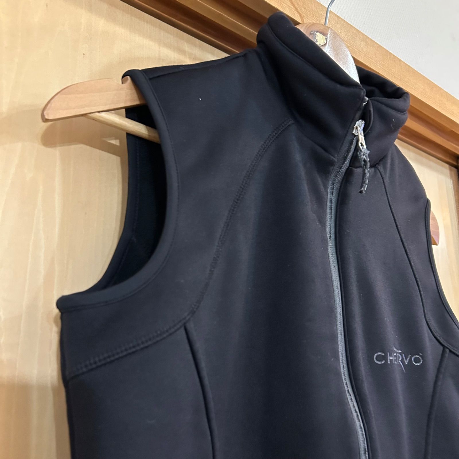 値下げ　新品未使用　chervo シェルボ 黒 レディース ベスト サイズ42 値下げ 新品未使用 chervo シェルボ 黒 レディース ベスト サイズ42