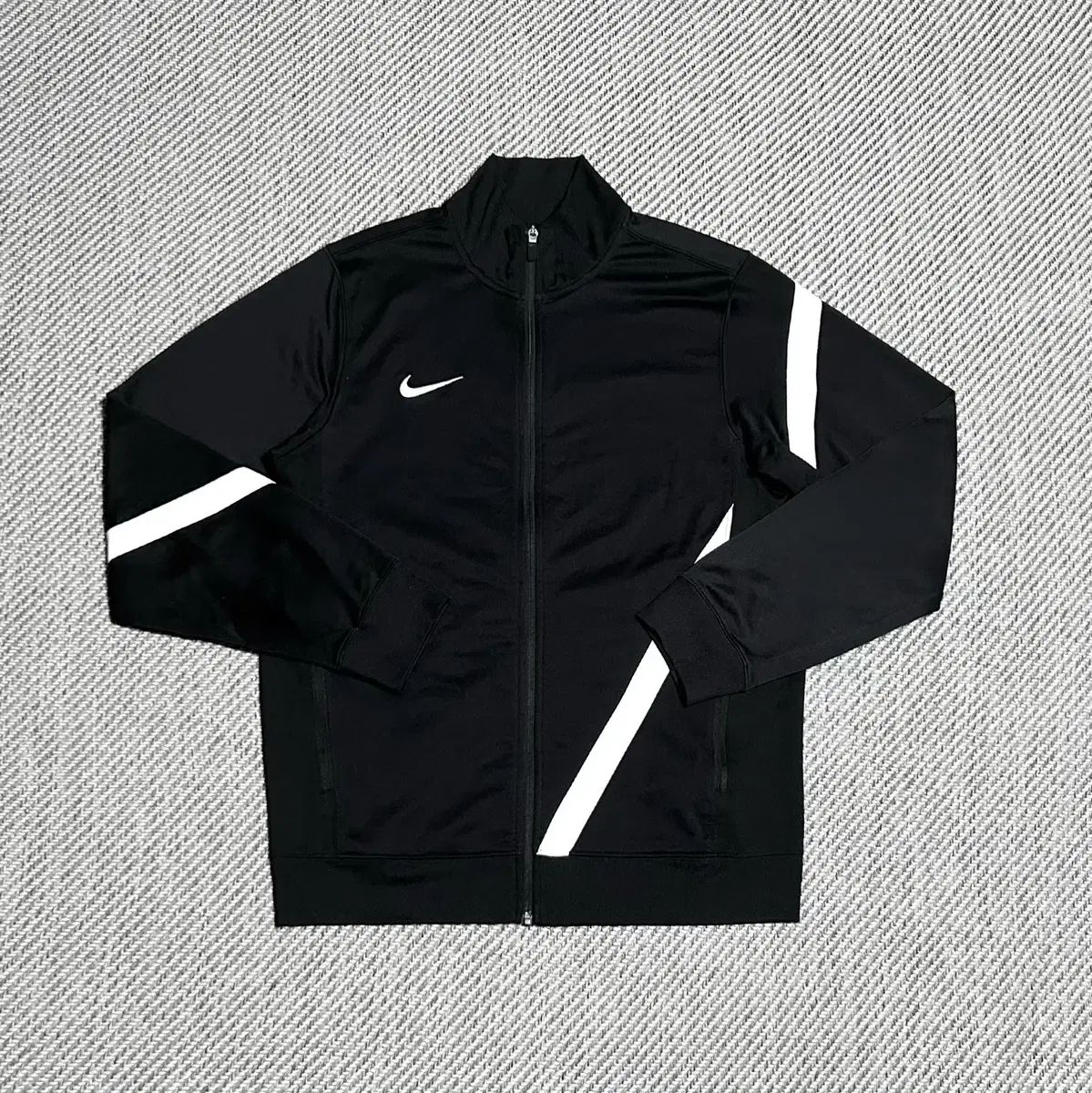 L NIKE ナイキ 黒/白 スウッシュ ジャージ