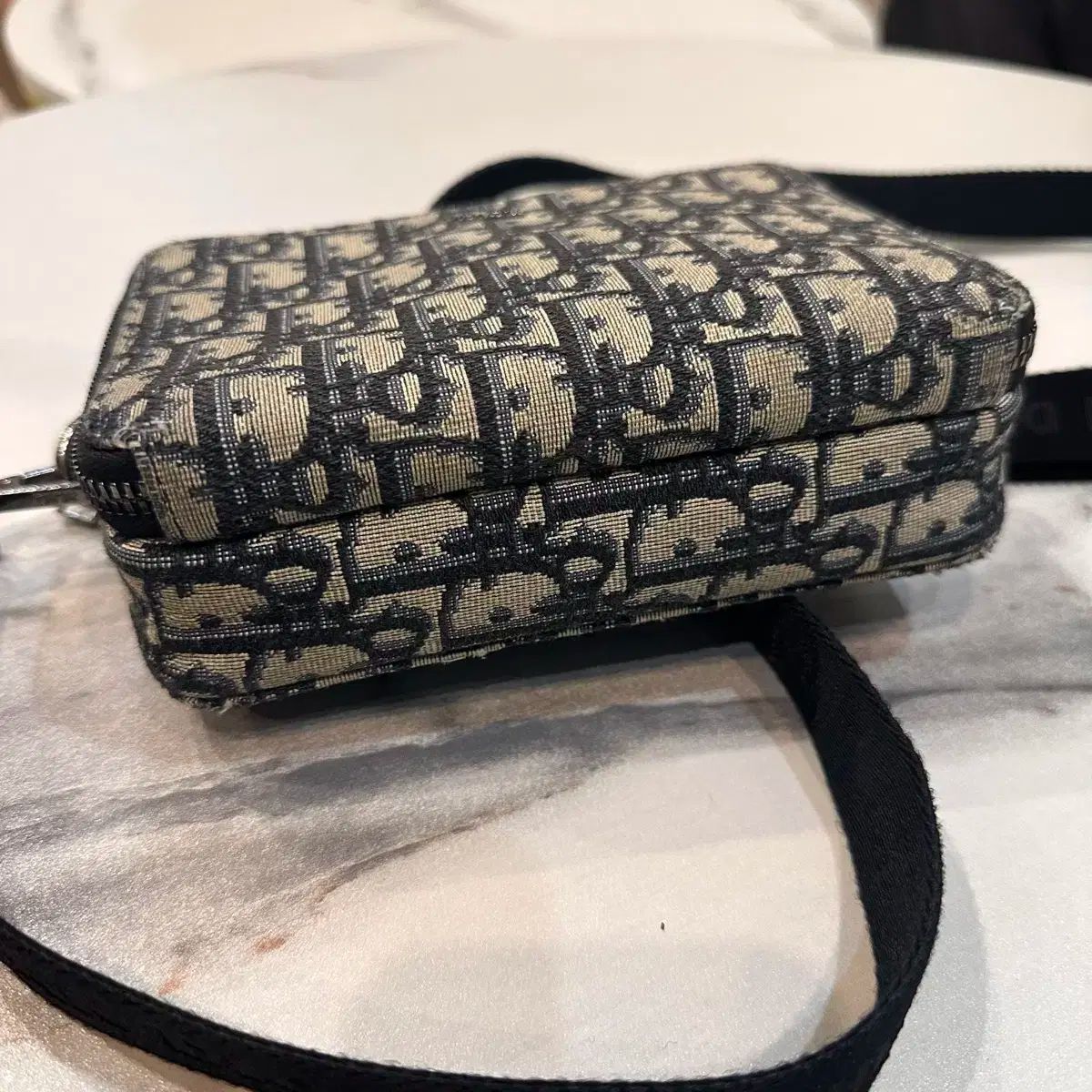 ストラップバッグ