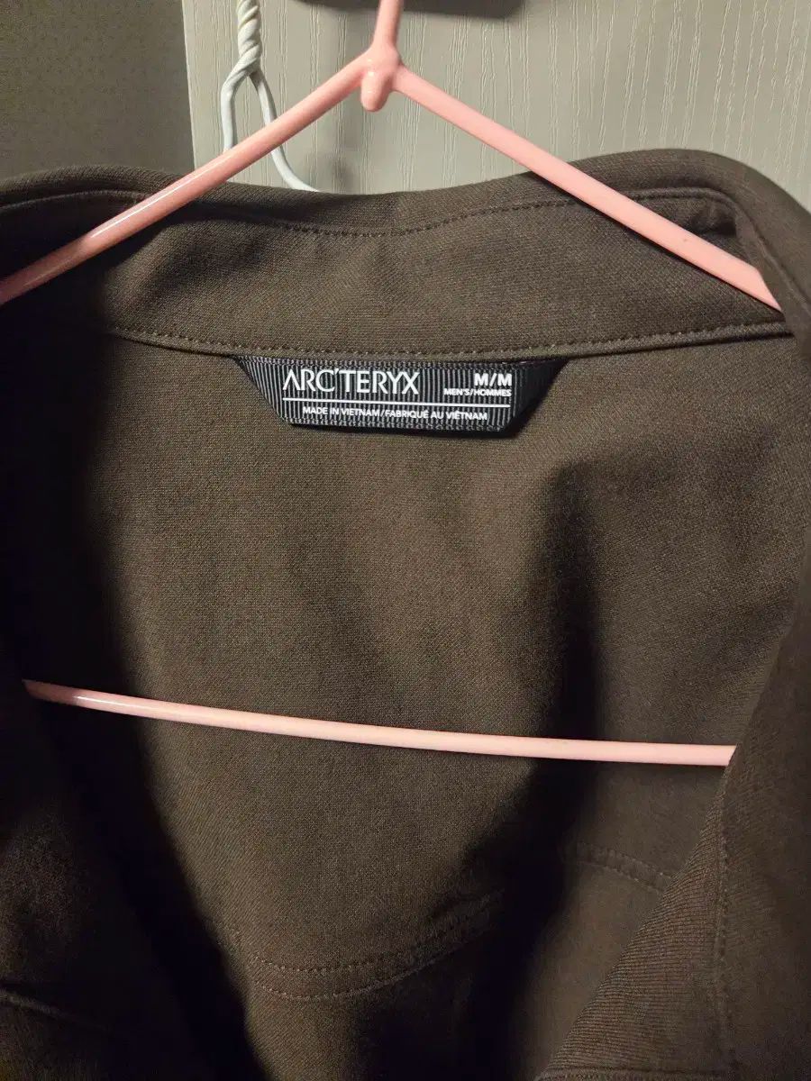 M ARC TERYX アークテリクス クロニンコットン オーバーサイズシャツ Carob色