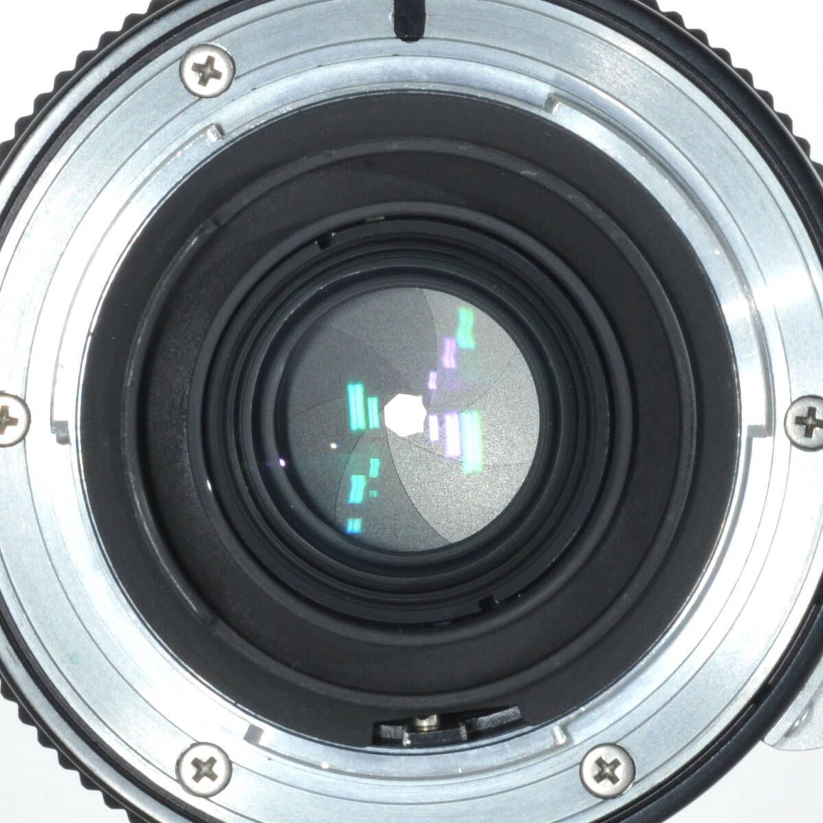 【美品】Nikon FM + NIKKOR 24mm F2.8 広角レンズセット 美品】Nikon FM + NIKKOR 24mm F2.8 広角レンズセット 美品