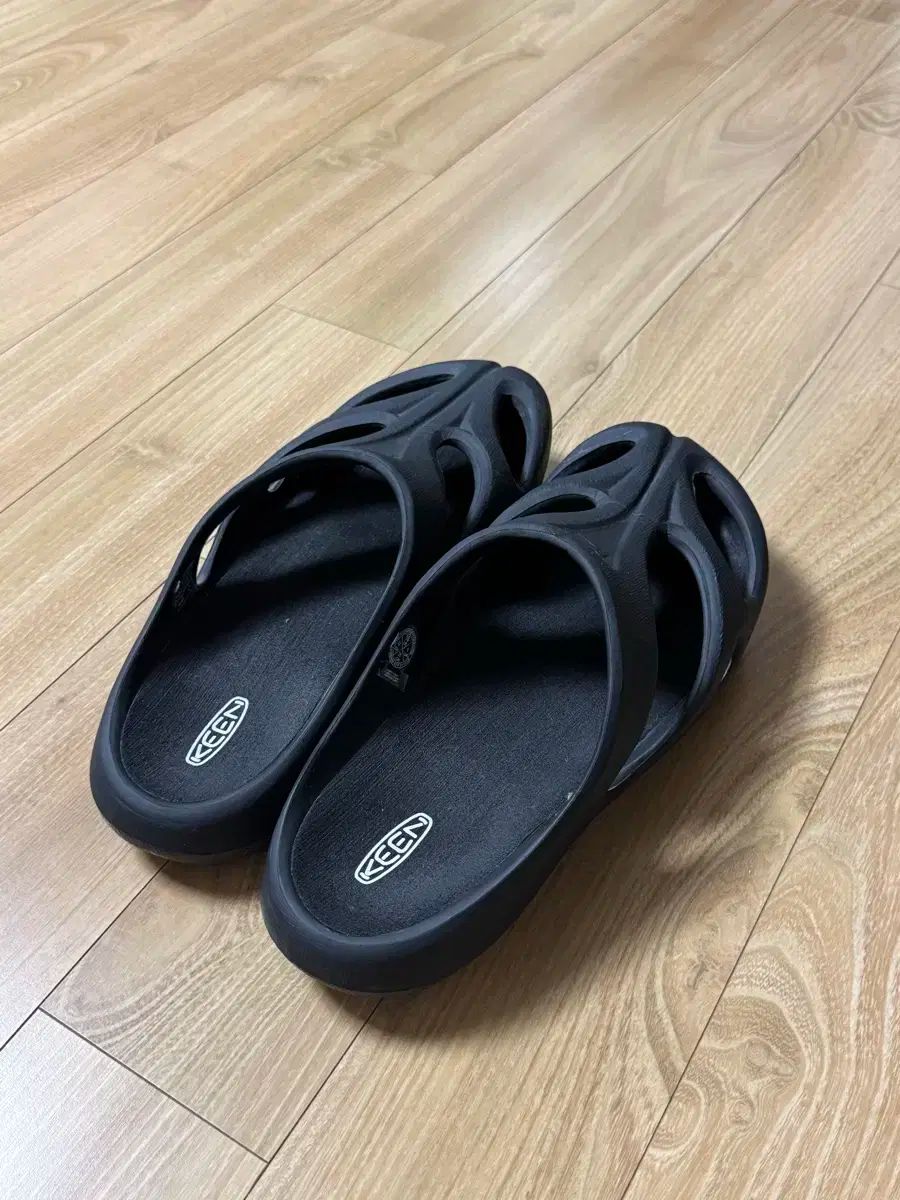  キーン シャンティ スライド ブラック 280 サンダル サンダル