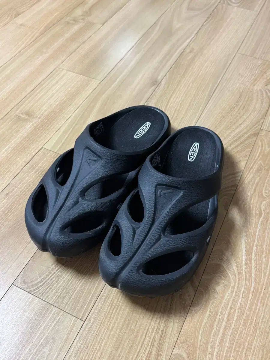 キーン シャンティ スライド ブラック 280