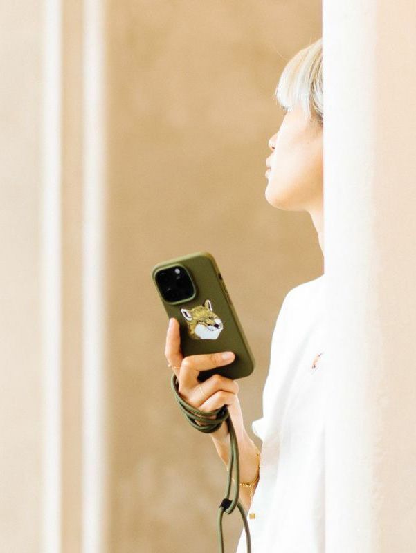 MAISON KITSUNE メゾンキツネ x NATIVE UNION ネイティブユニオン フォックスヘッド iPhone14 Pro ケース カーキ WWW_OPDRERGINERDOGAN_COM