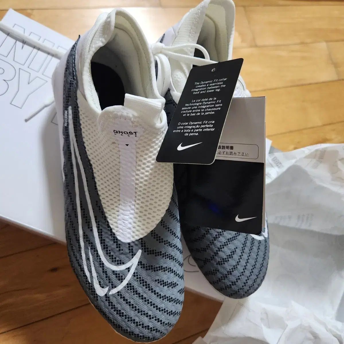 ナイキ サッカーシューズ 日本版 235