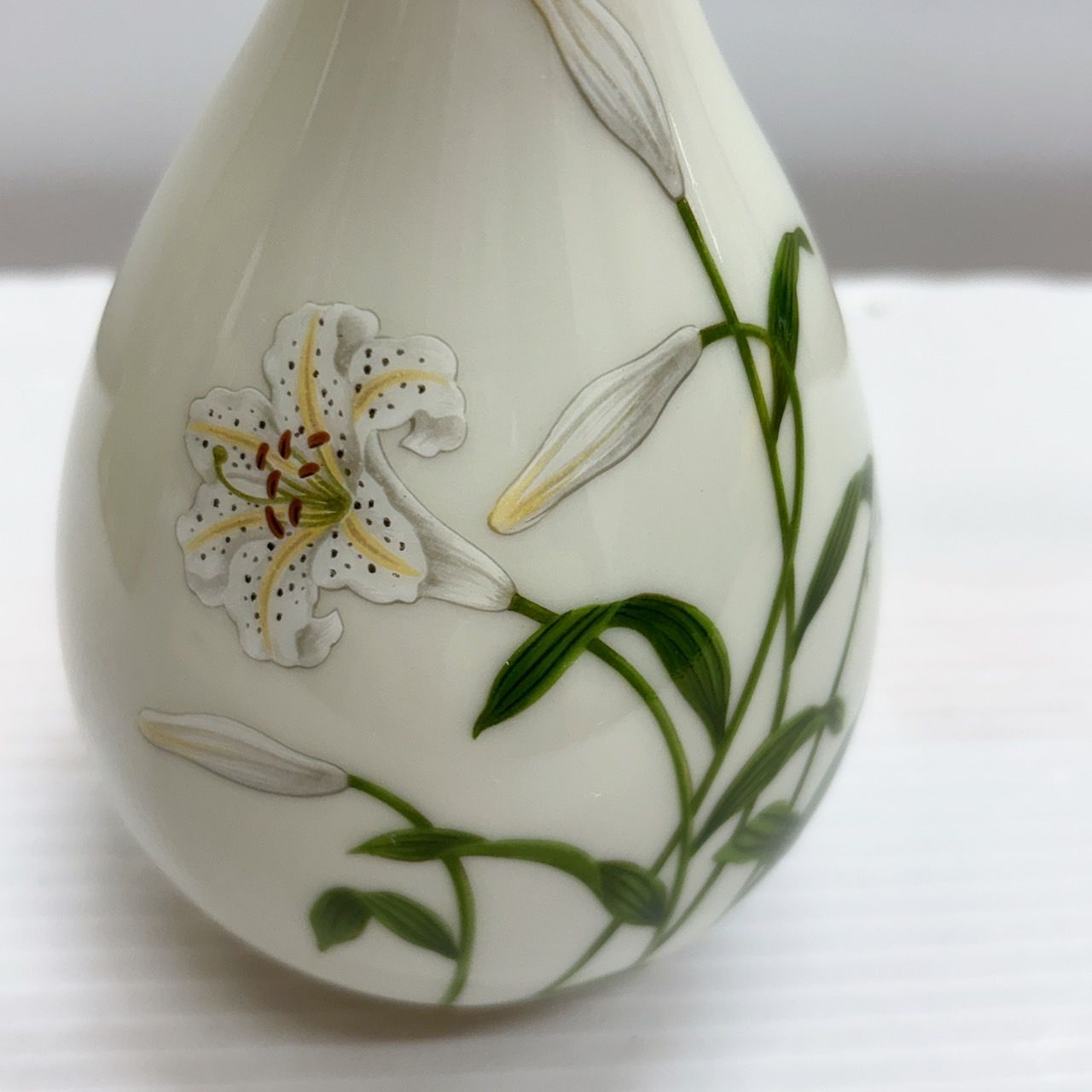 有田焼　花瓶　深川製磁　君島一郎デザイン花文花瓶 Amazon.co.jp: 有田焼 花瓶 深川製磁 君島一郎デザイン花文花瓶 : ホビー