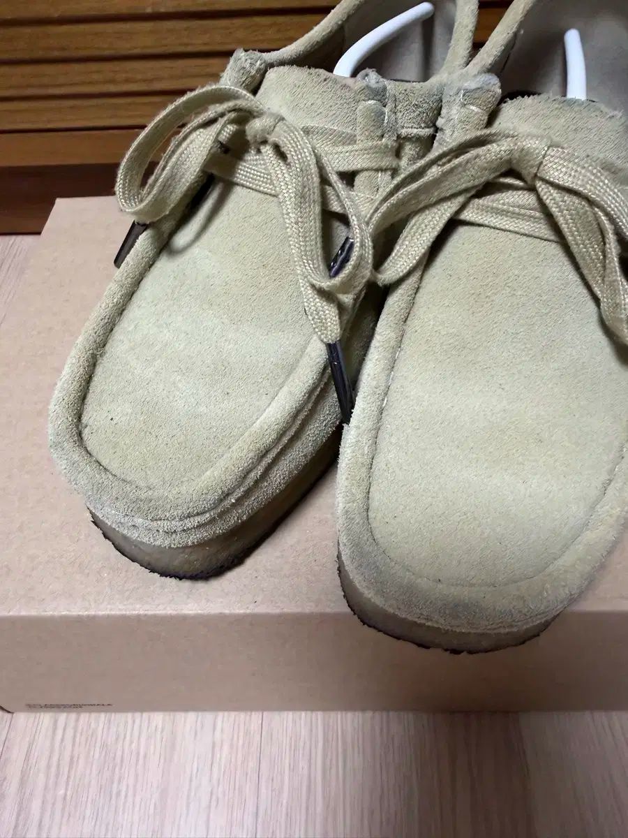 UK3 クラークス ワラビー メイプル COLOR