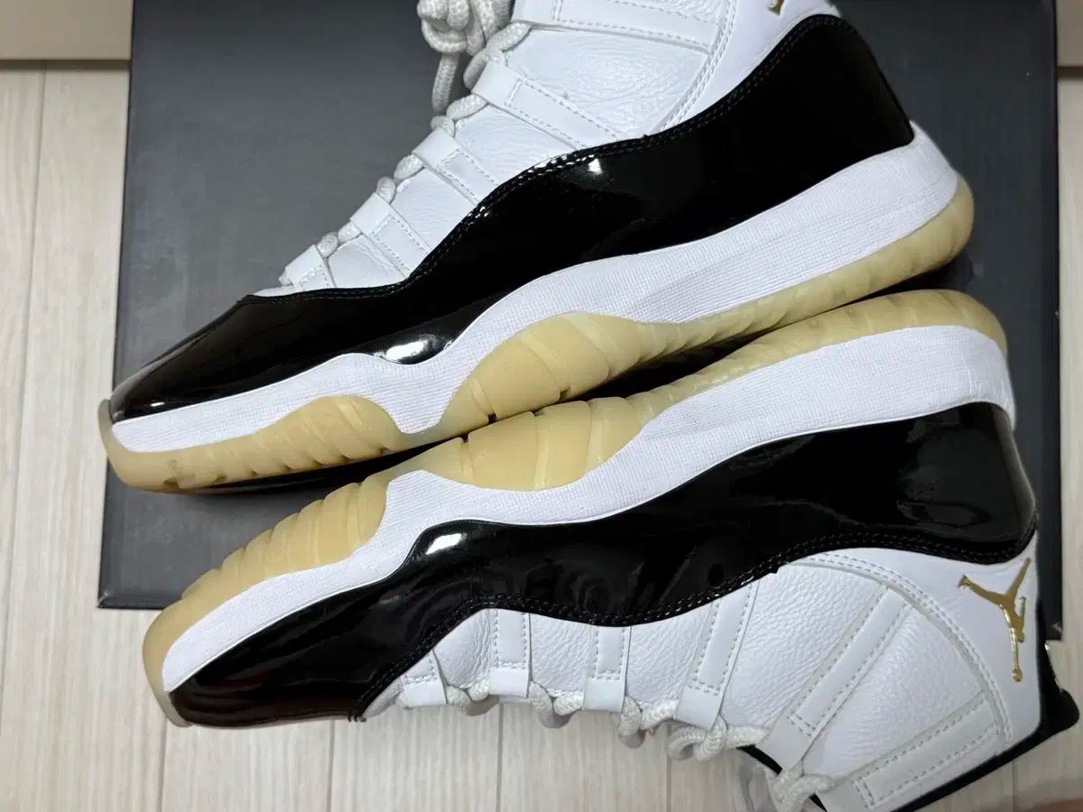 エアジョーダン11 Gratitude Nike Air Jordan 11 Retro 