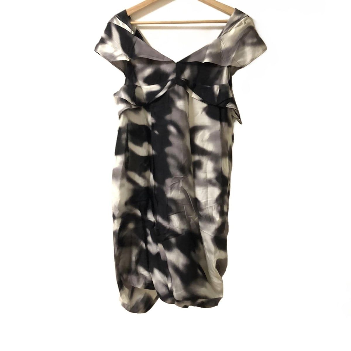 ISSEYMIYAKE イッセイミヤケ ワンピース サイズ3 L レディース - アイボリー×黒×グレー 半袖 ひざ丈