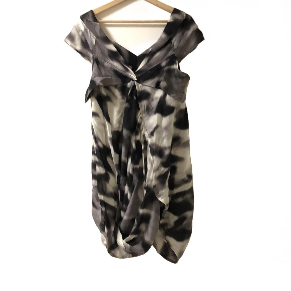 ISSEYMIYAKE イッセイミヤケ ワンピース サイズ3 L レディース - アイボリー×黒×グレー 半袖 ひざ丈