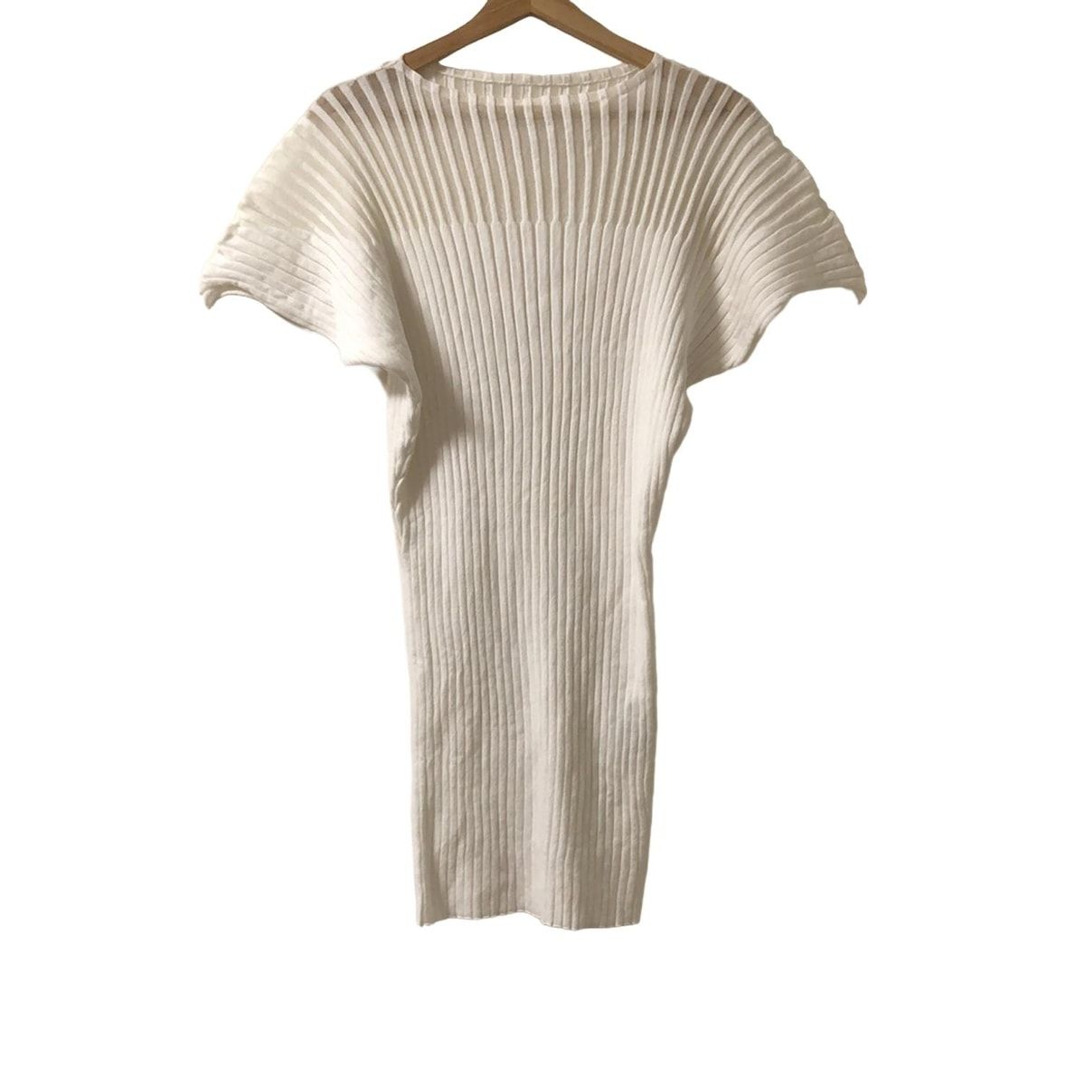 ISSEYMIYAKE イッセイミヤケ ワンピース サイズ2 M レディース - 白 半袖 ひざ丈 ニット