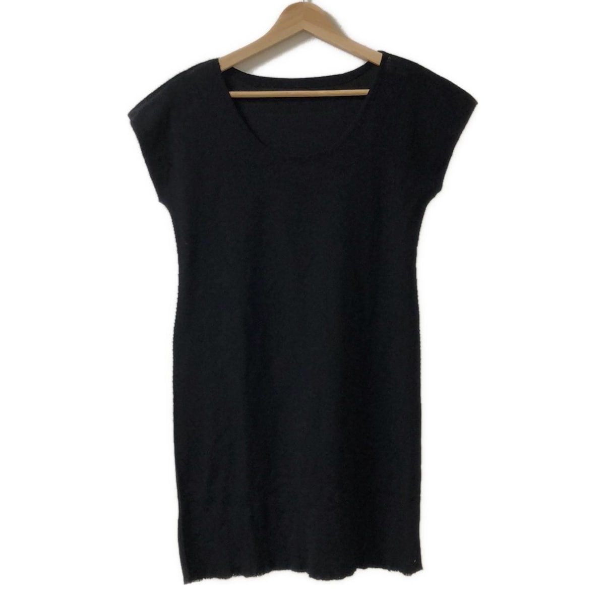 ISSEYMIYAKE イッセイミヤケ ワンピース サイズ2 M レディース - 黒 クルーネック 半袖 ミニ A.POC INSIDE