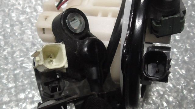 燃料ポンプ 1761614079