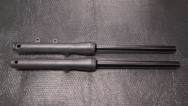 ドラッグスター250 VG05J の フロントフォーク 1761894148