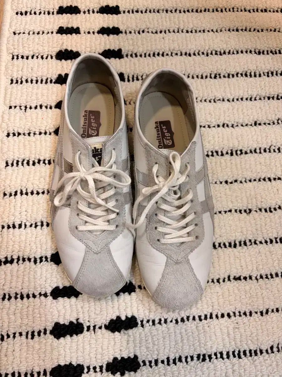 オニツカタイガー 림버66 プレステージ 白 シルバー 235サイズ