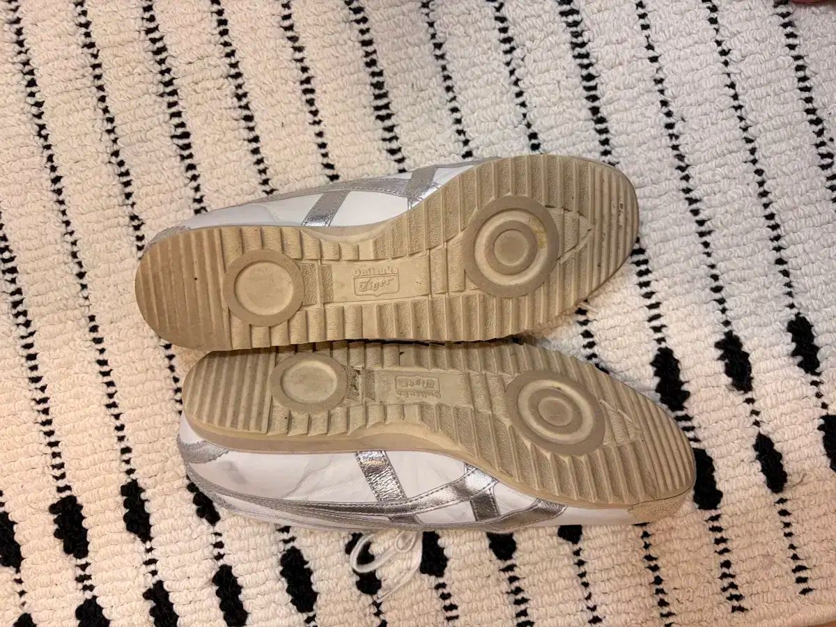 オニツカタイガー 림버66 プレステージ 白 シルバー 235サイズ