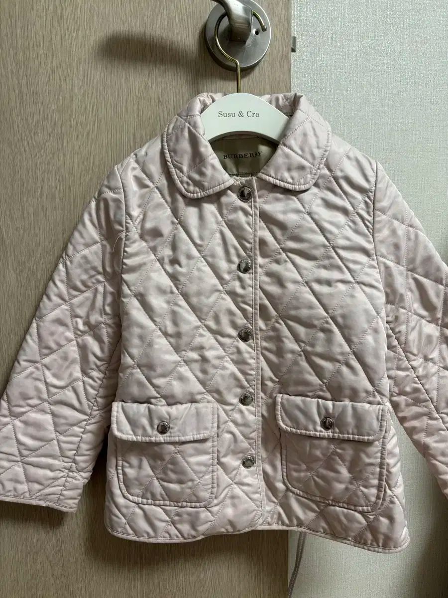 Burberry バーバリー キッズ キルティングジャケット4Y 104cm キッズ バーバリー キルティングジャケット 4y 104cm ジャケット