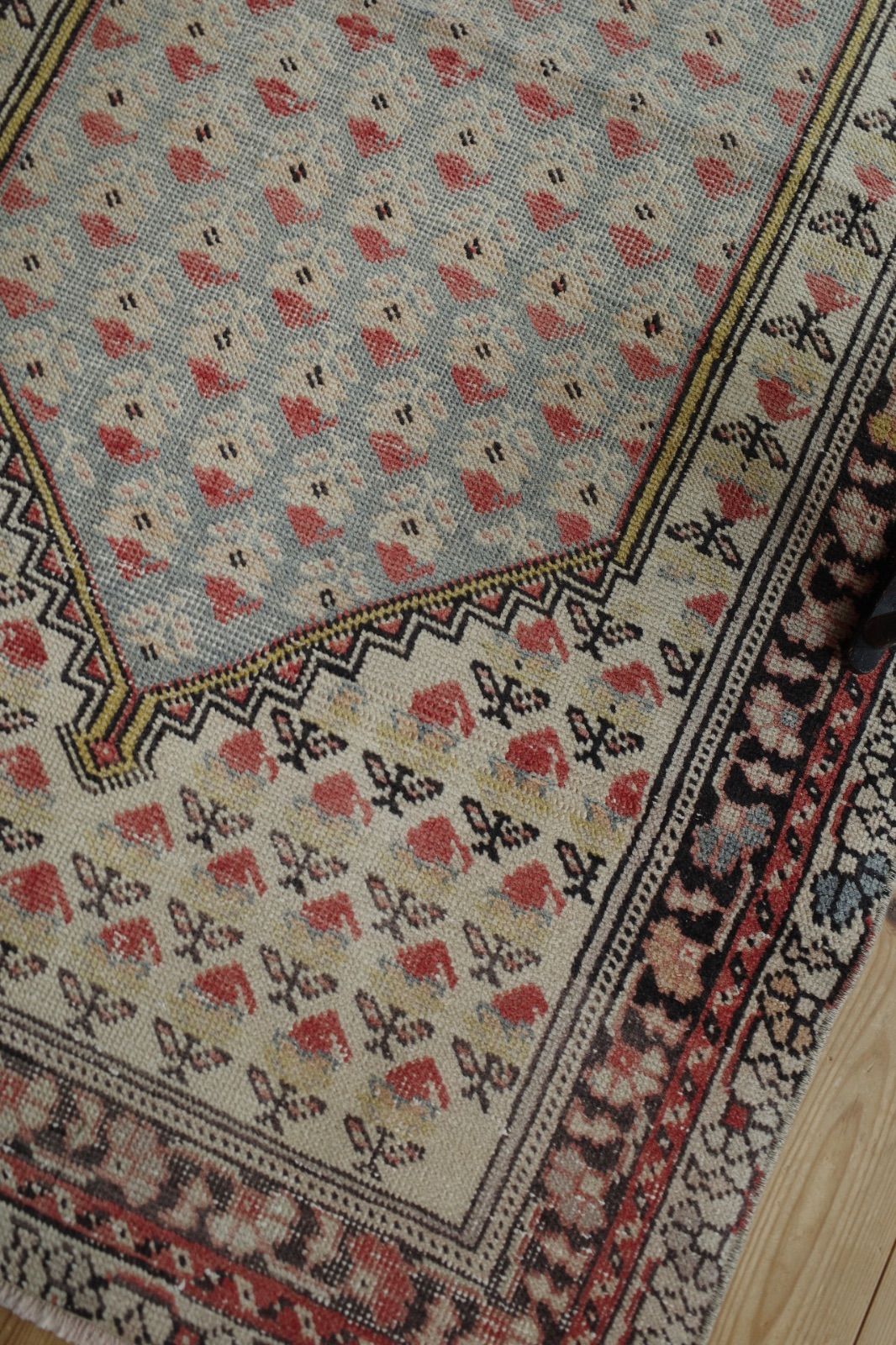 ウシャク産 ヴィンテージラグ