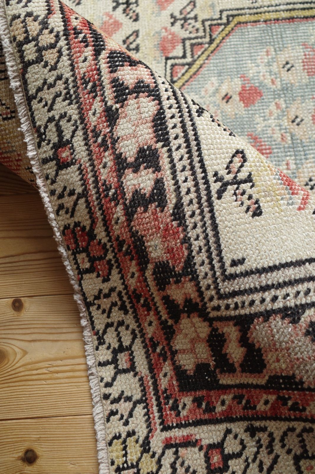 ウシャク産 ヴィンテージラグ