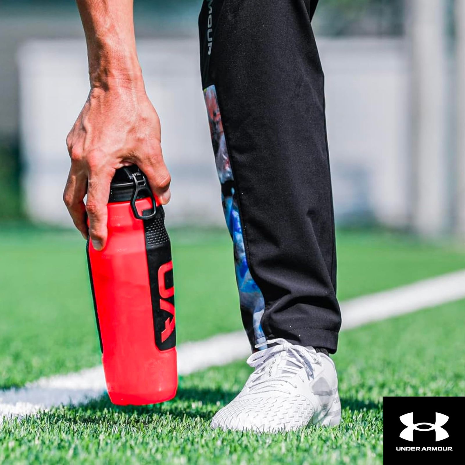 UNDER ARMOUR 32oz Playmaker Squeeze Red