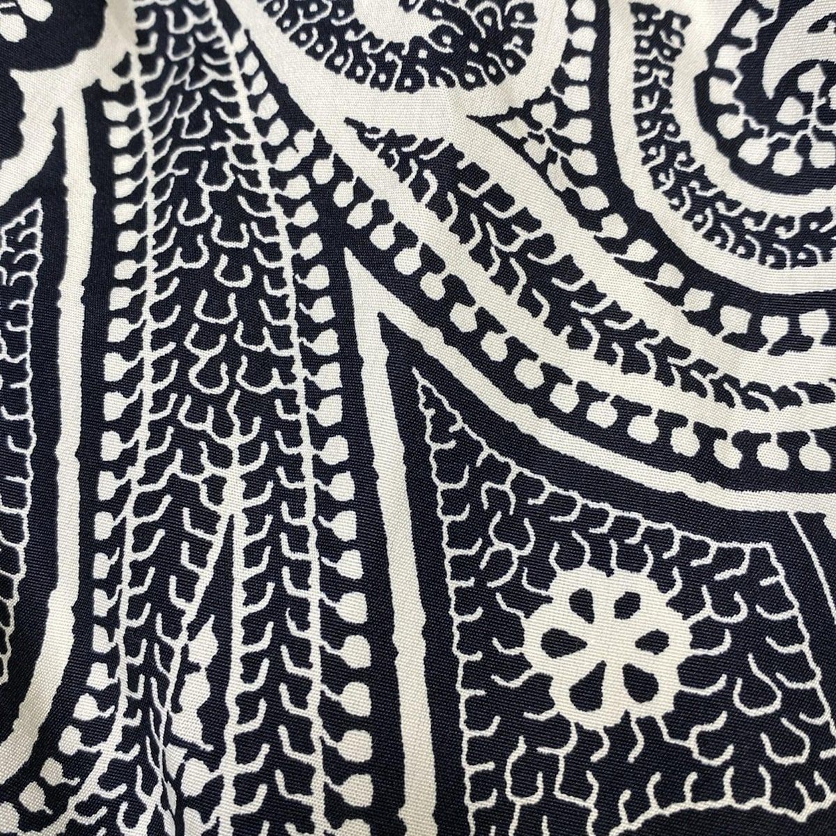 黒×アイボリー