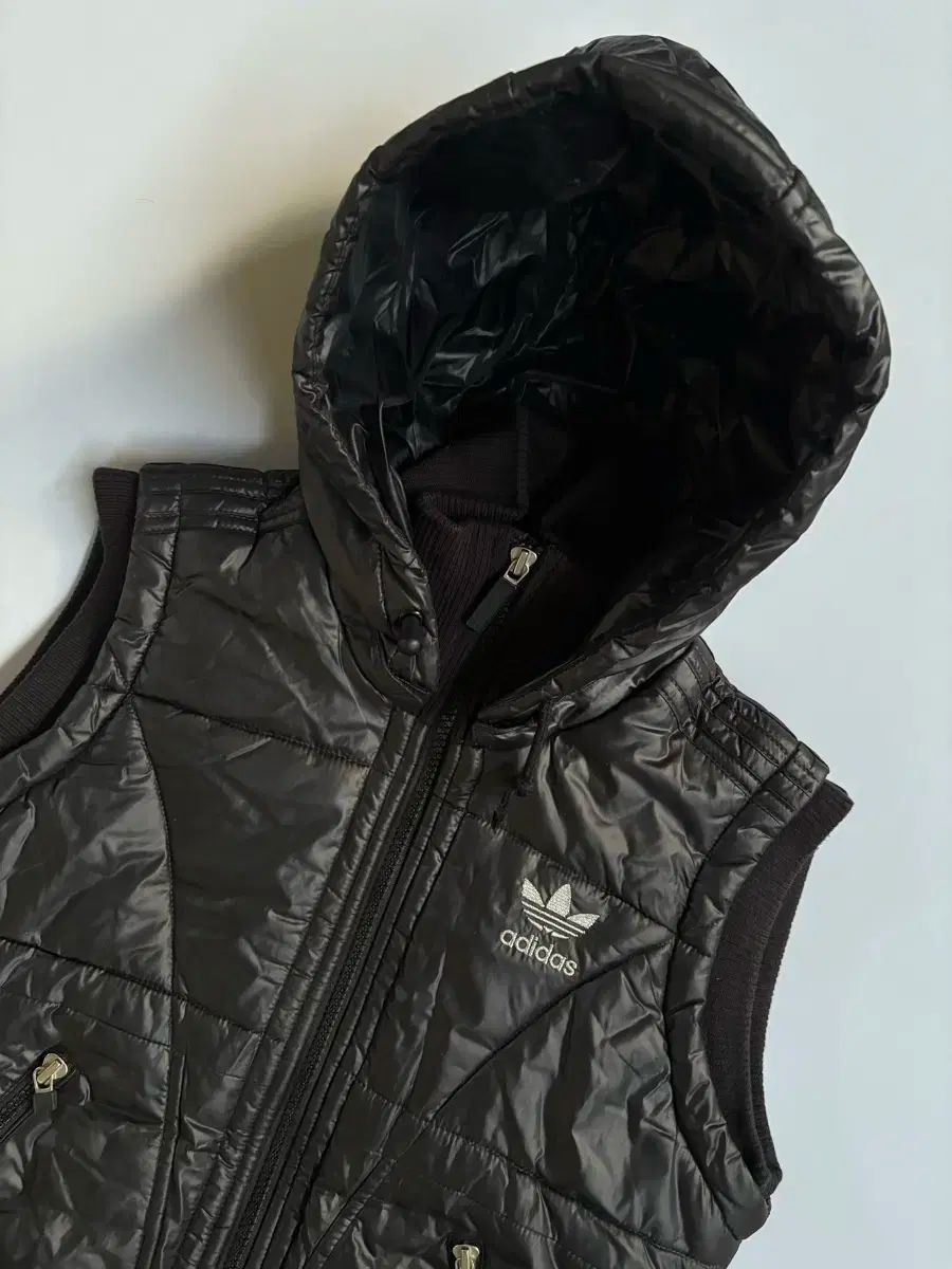 アディダス ファイヤーバード ダウンベスト