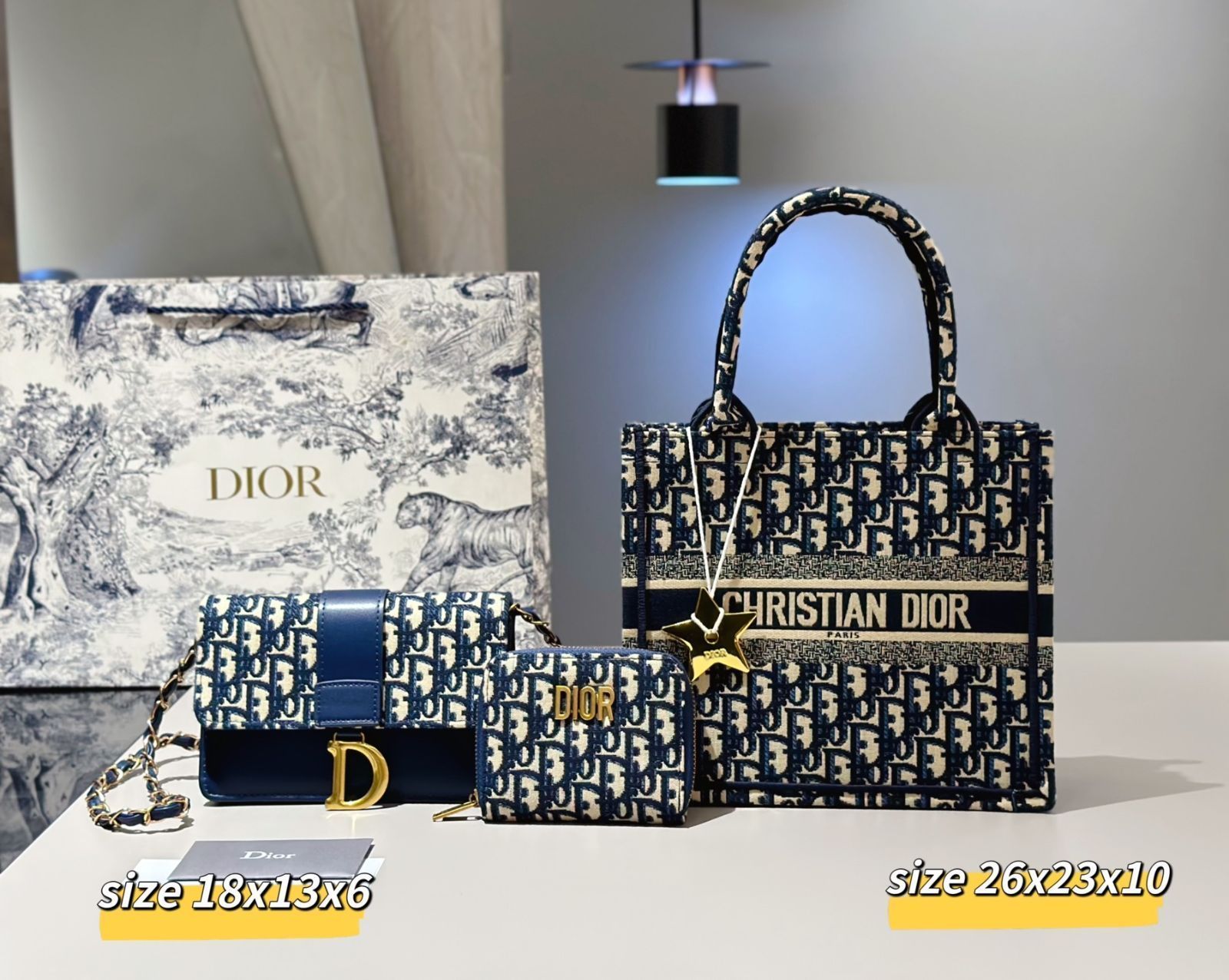 christian diorのトートバッグ クリスチャンディオールブックトート