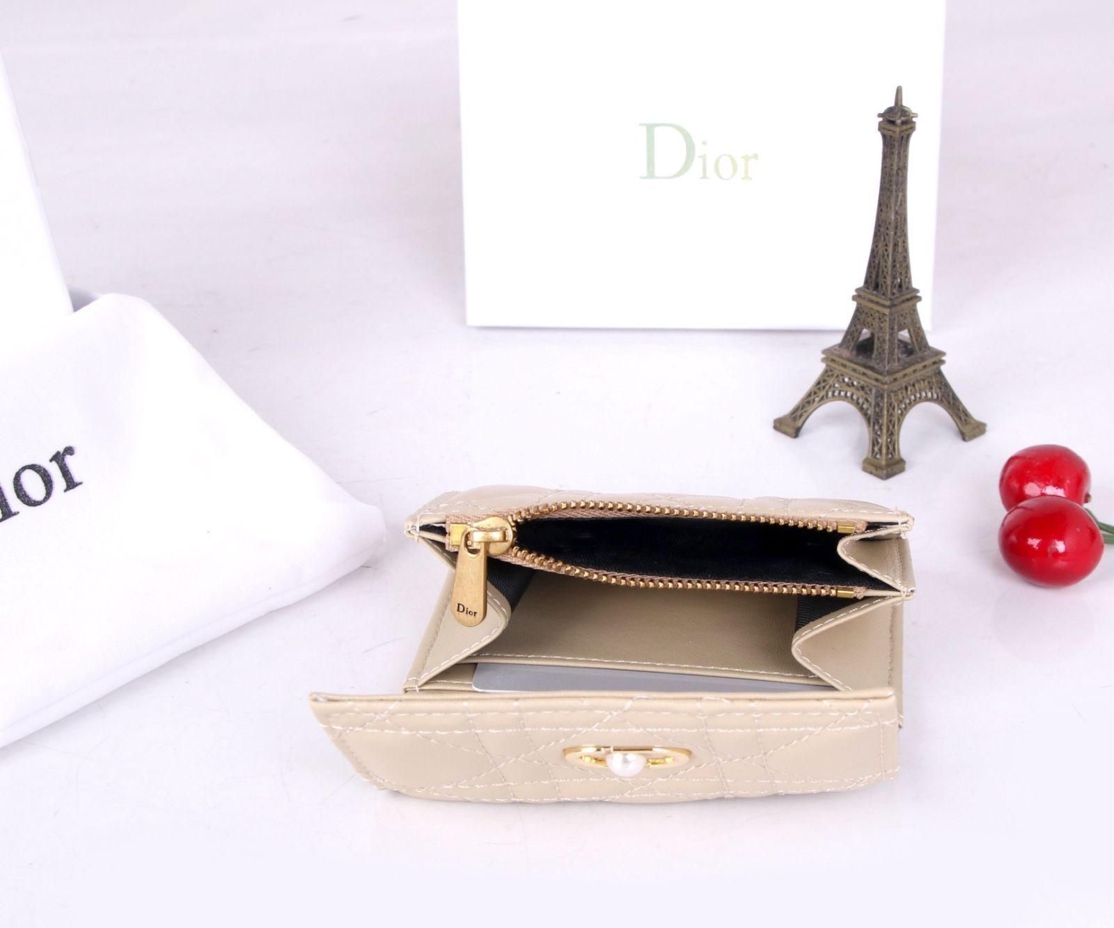 人気 超美品 Christian Dior クリスチャンディオール 折り財布 小銭