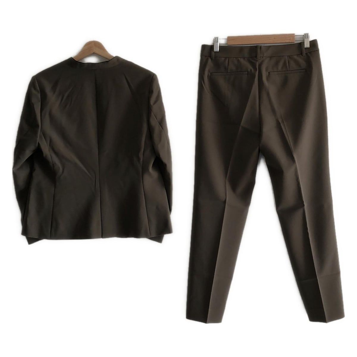INDIVI カーキ パンツスーツ サイズ38 INDIVI カーキ パンツスーツ サイズ38 INDIVI カーキ パンツスーツ