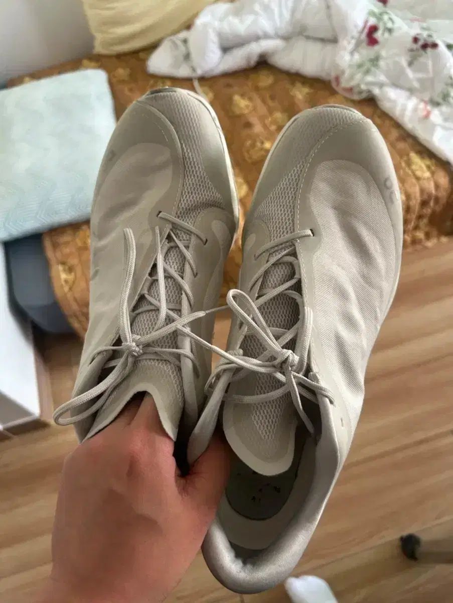 単ランニング パフ クラウドベンチャー アイスムーン 285