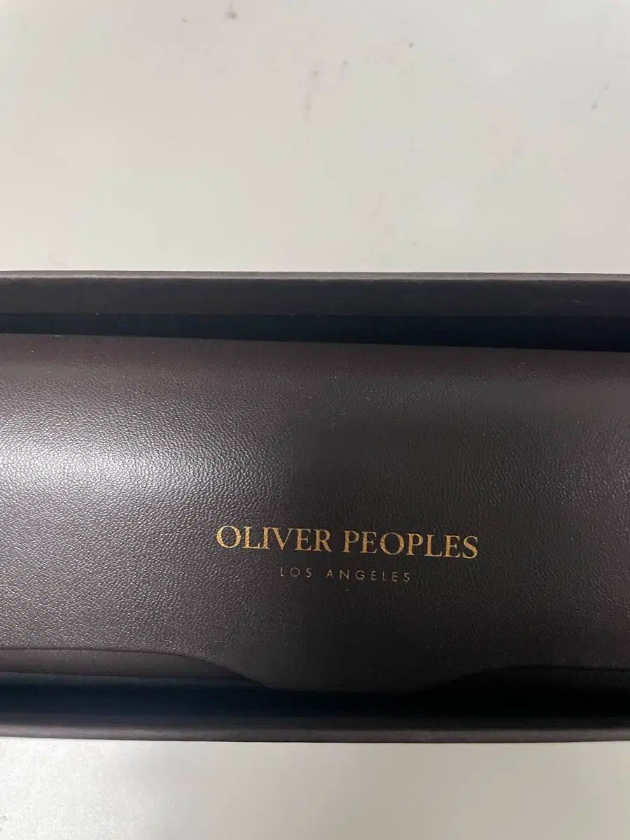 OLIVER PEOPLES