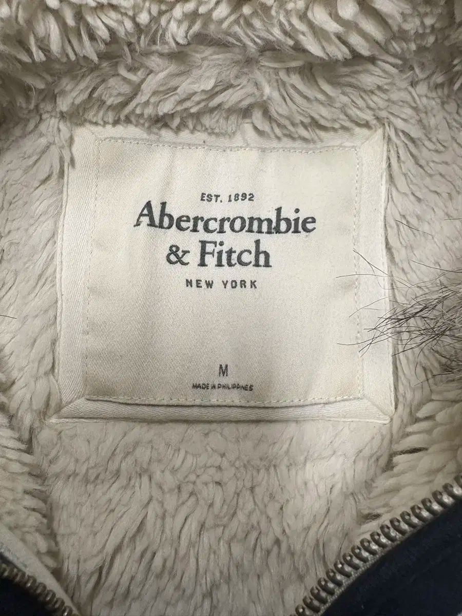 アバクロンビー タイトフィット ウルフ フードジップアップ M
