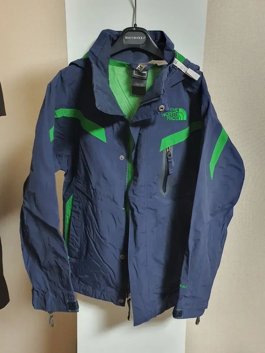 THE NORTH FACE ザノースフェイス ネイビー グリーン 2重 アウター 軽量ダウン ウィンドブレーカー 7 8歳