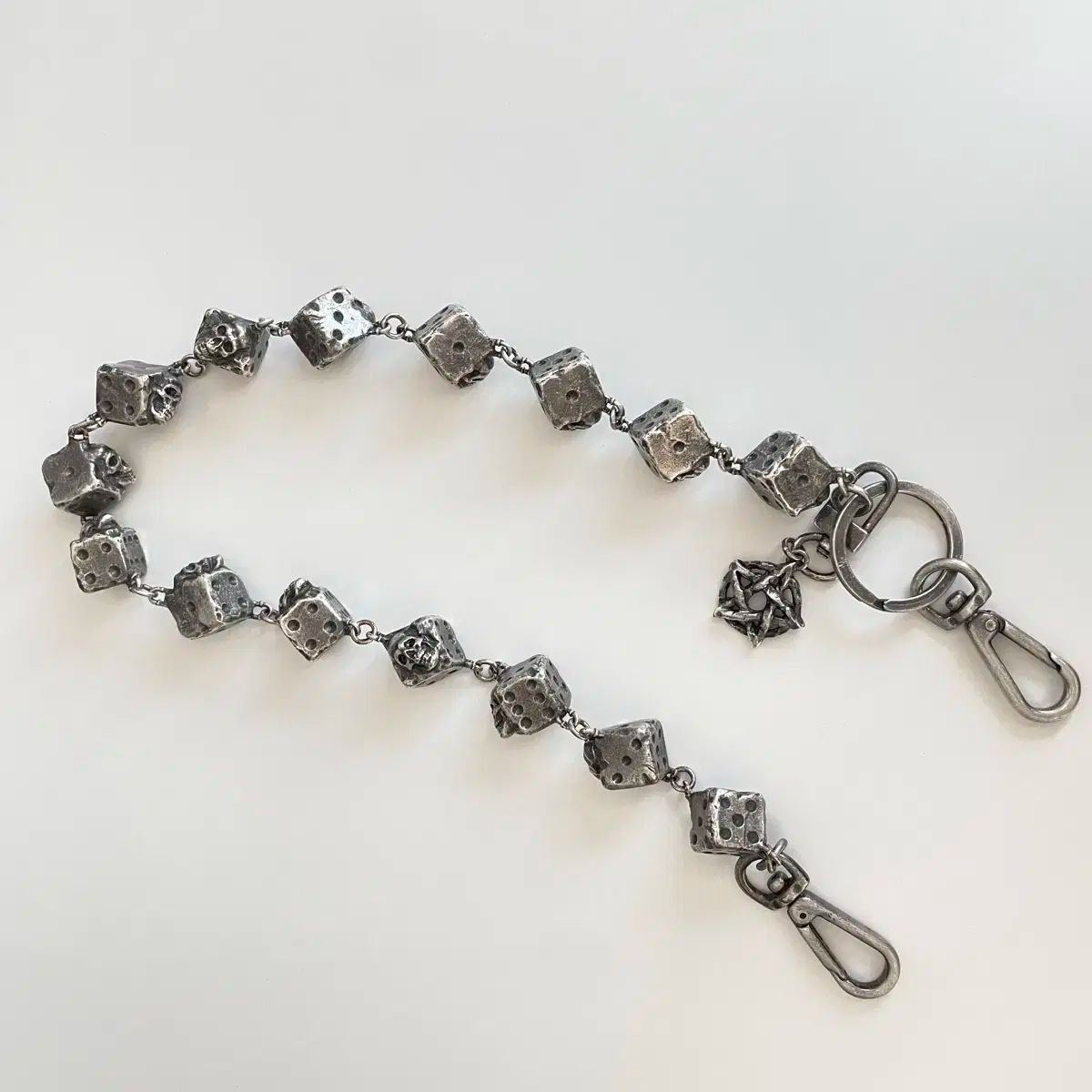 エモスタンスクラブ ダイス チェーン