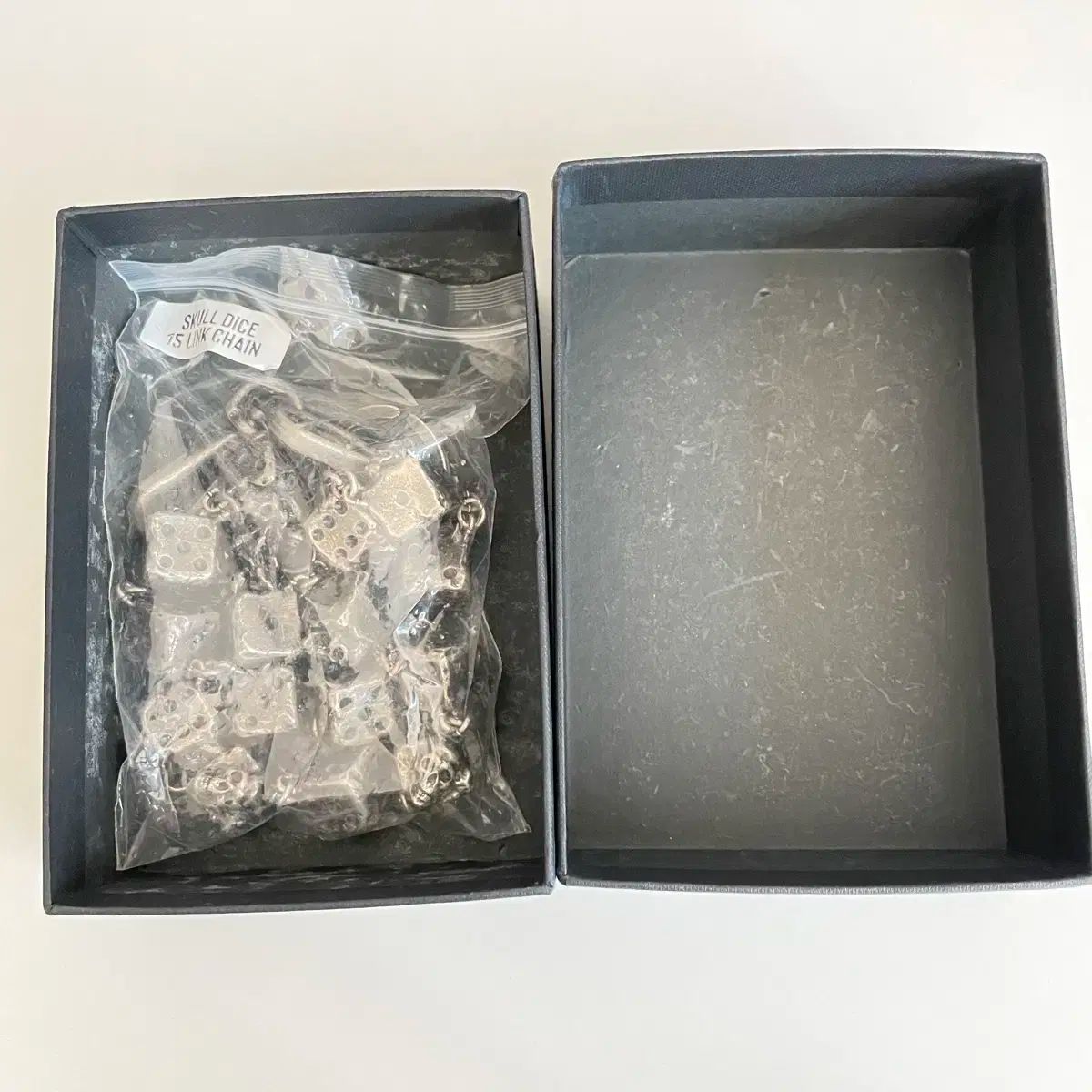 エモスタンスクラブ ダイス チェーン