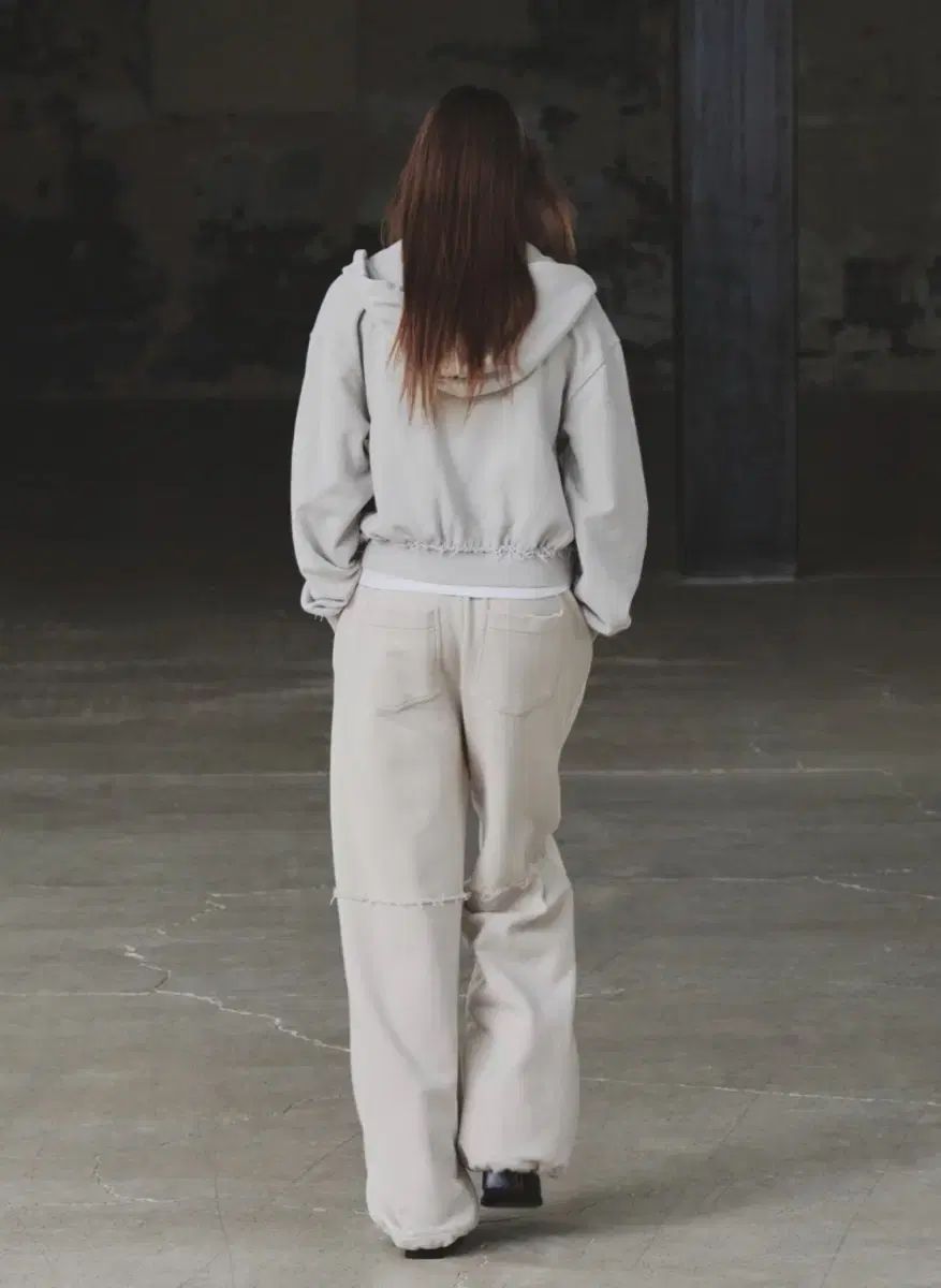 INSILENCE ウィメンズ ブロック スウェット ジョガーパンツ アッシュベージュ トレーナー