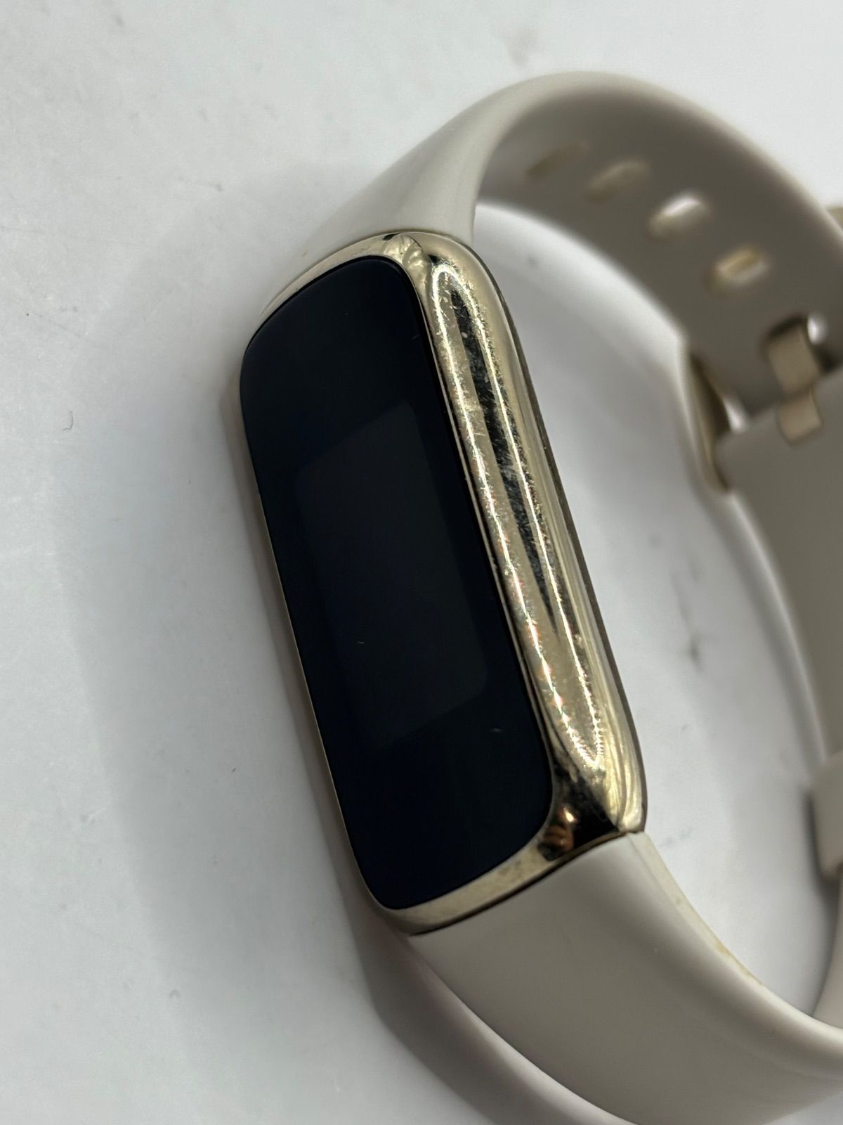 Fitbit Luxe ルナホワイト/ソフトゴールド Fitbit luxeルナホワイト 