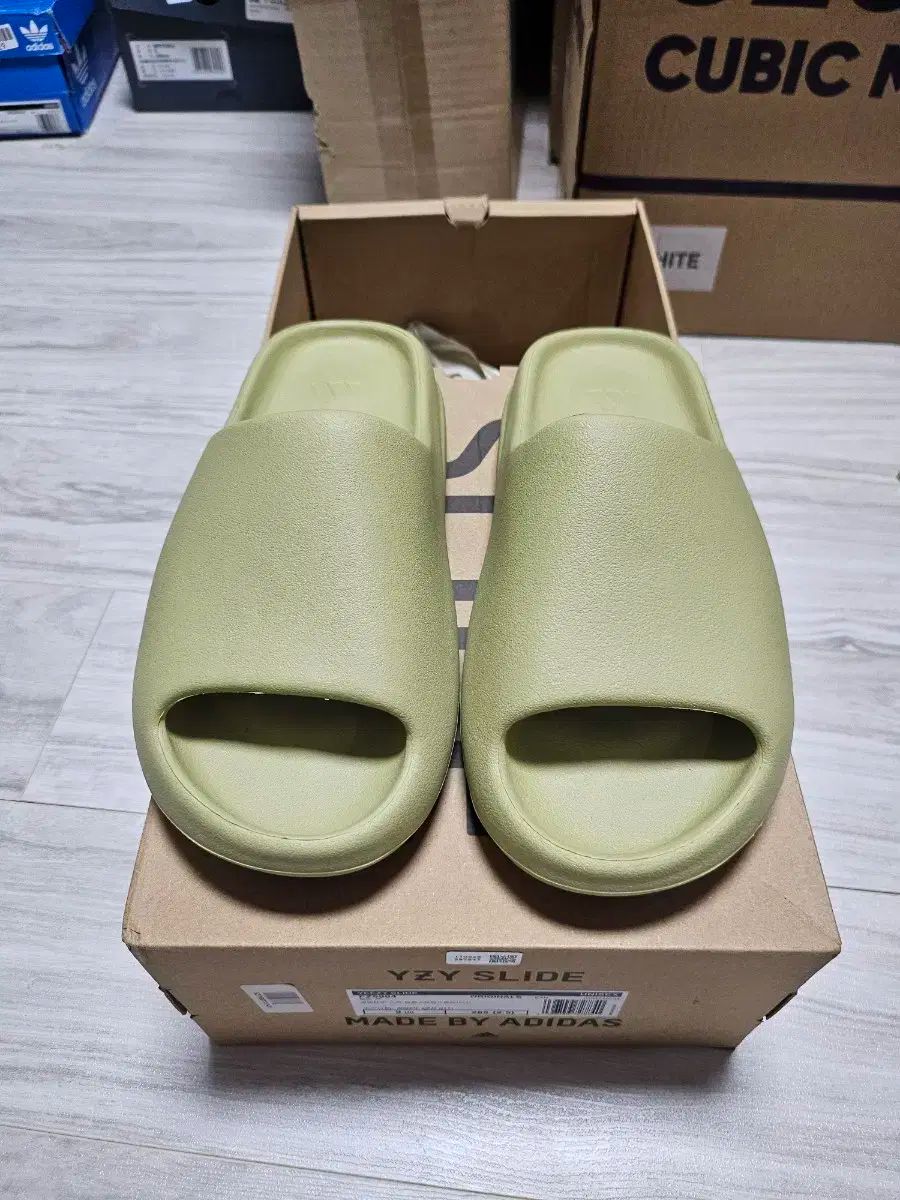 アディダス イージー スライド スリッパ FZ 5904 275
