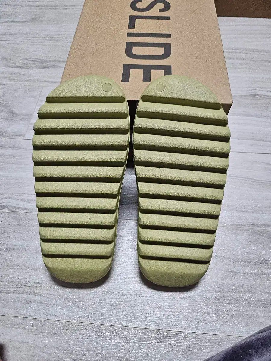 アディダス イージー