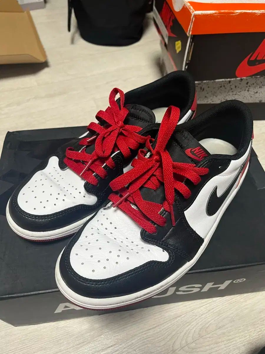 265 ジョーダン1 ブラックトゥー ロー