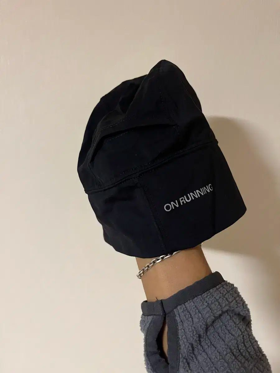 オンランニング コアビーニー ブラック フリーサイズ