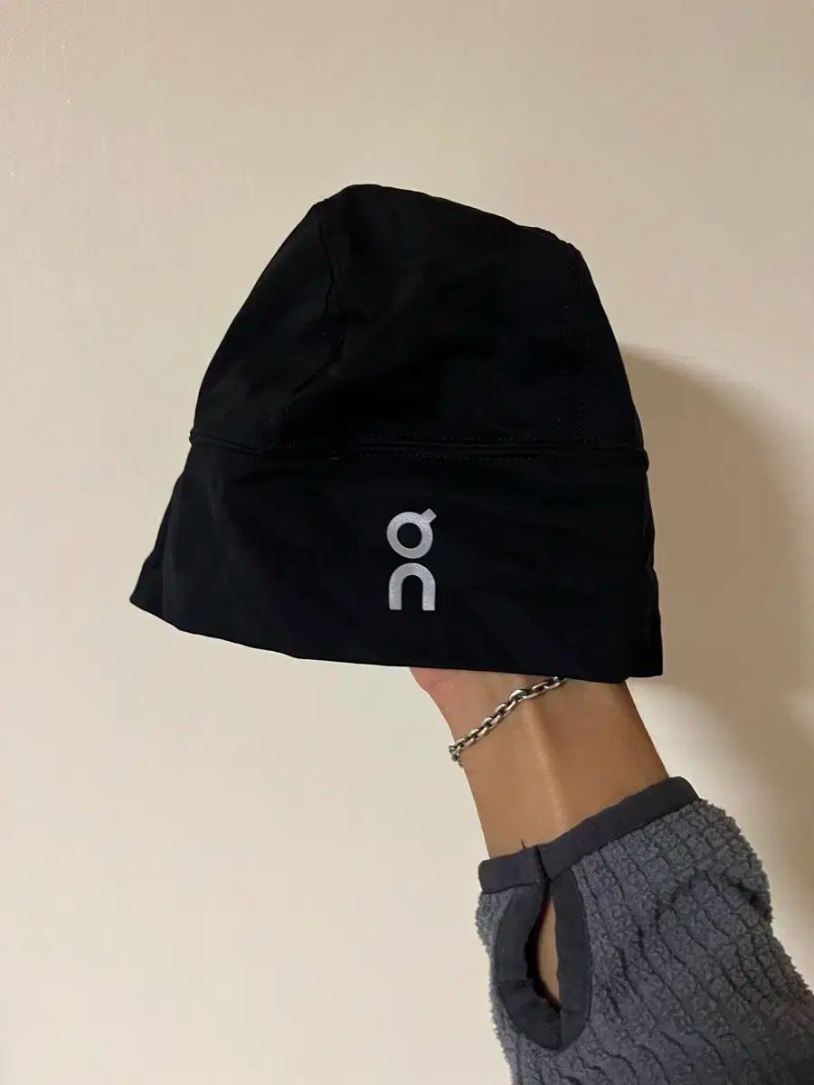 オンランニング コアビーニー ブラック フリーサイズ