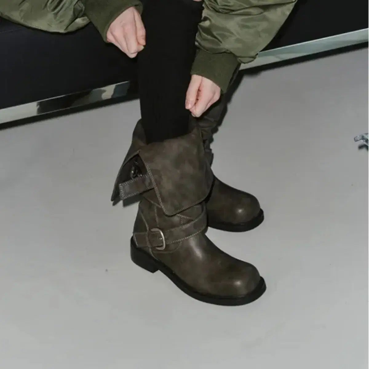 記号 フォールダブル バックル ブーツ グレー 235