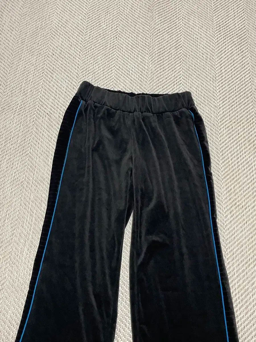PUMA ベロア ツアーベルベット フ フィット トラックパンツ J03233