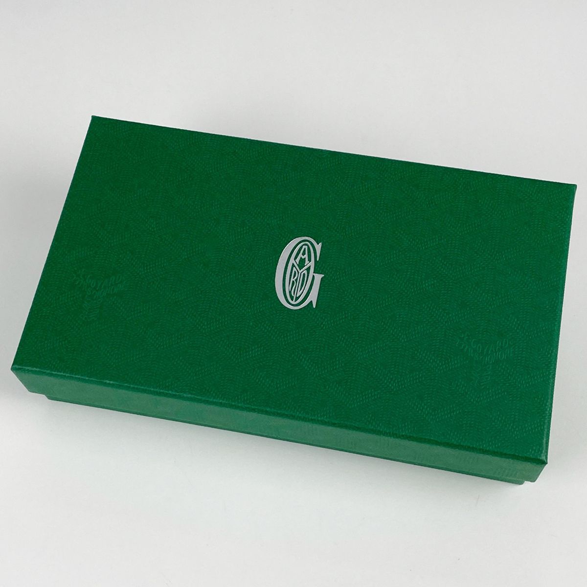 二つ折り長財布