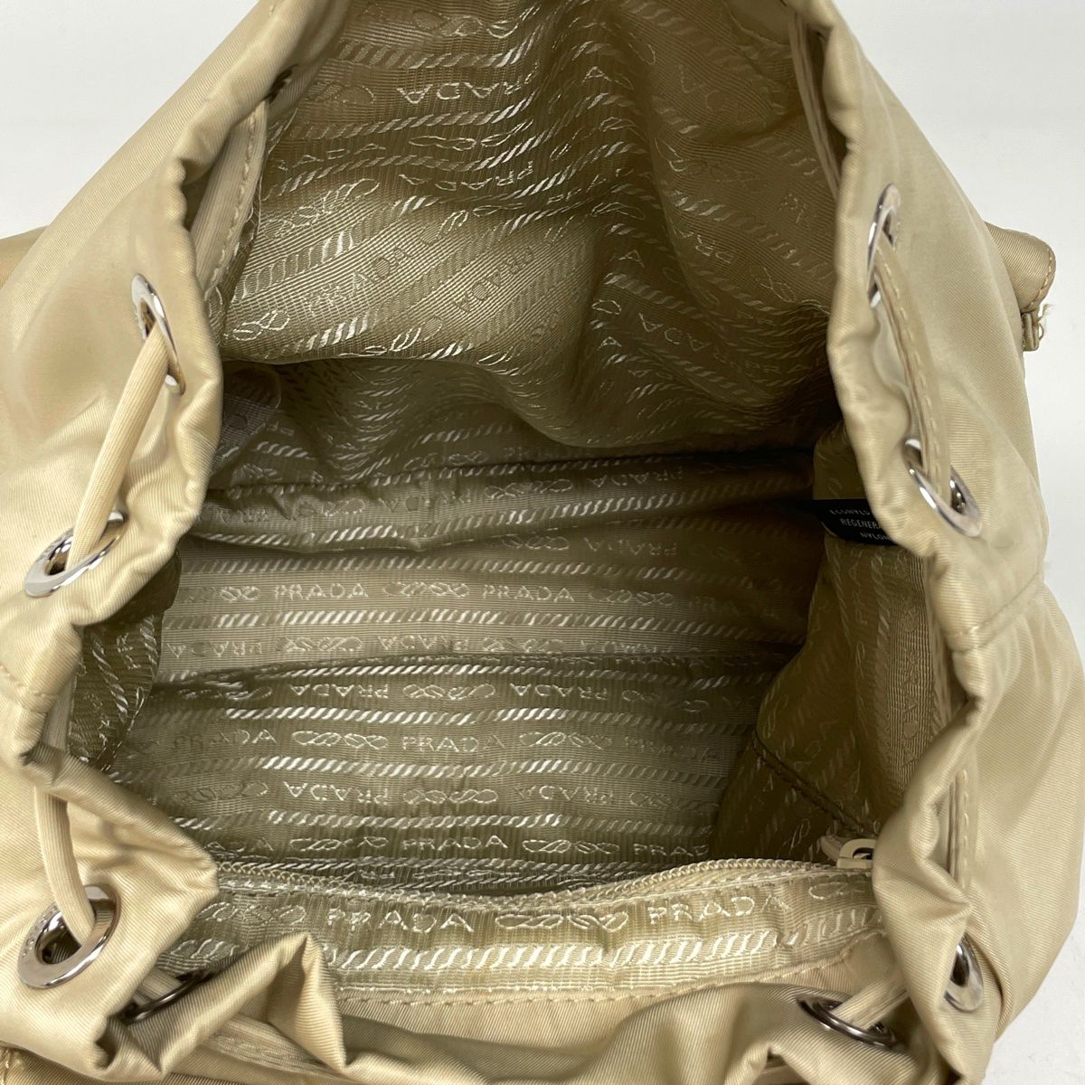プラダ PRADA ロゴプレート リュックサック バックパック デイパック リュック ナイロン ベージュ レディース DECORATOM_COM_BR