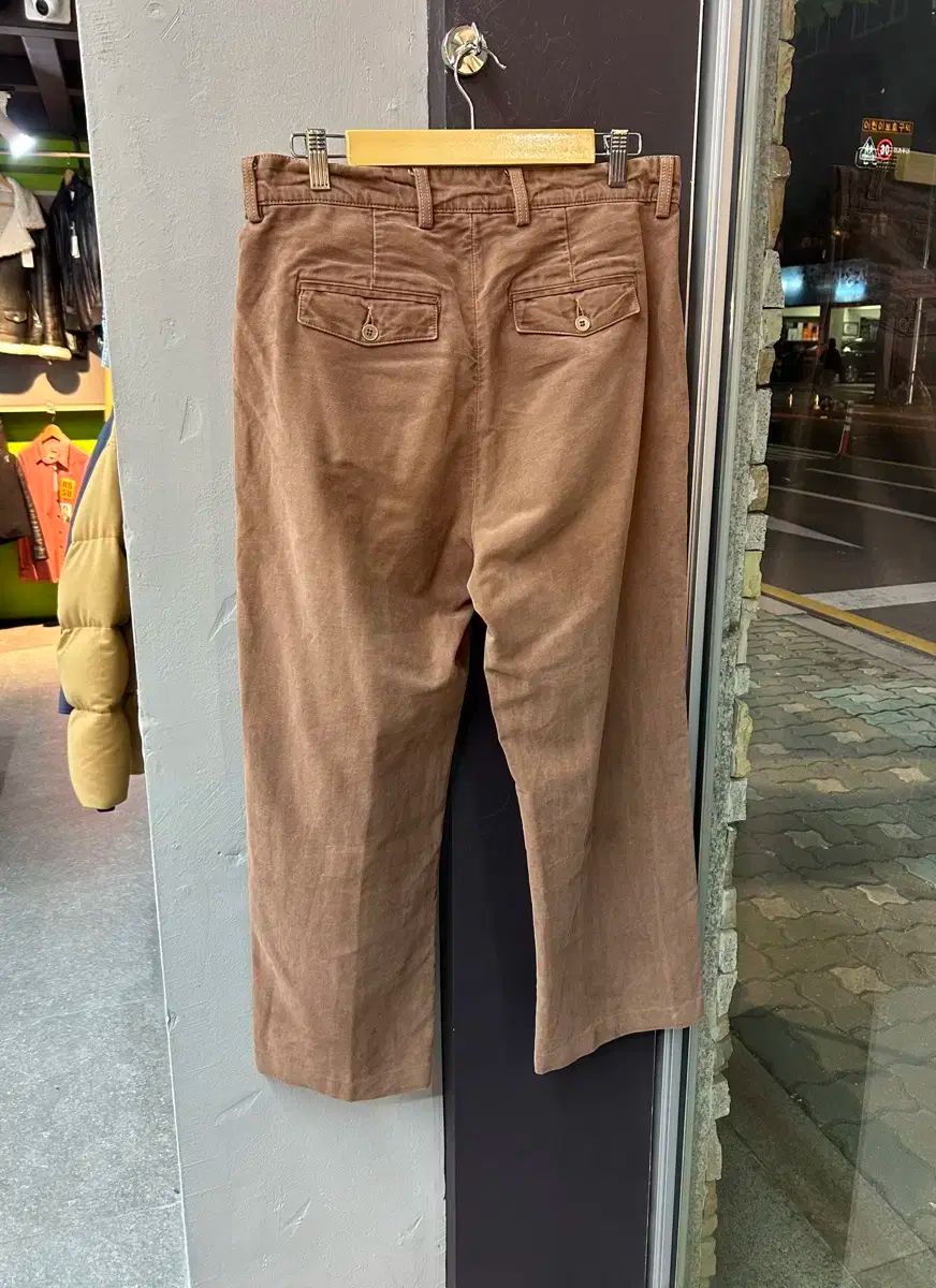 ブラウン コーデュロイ