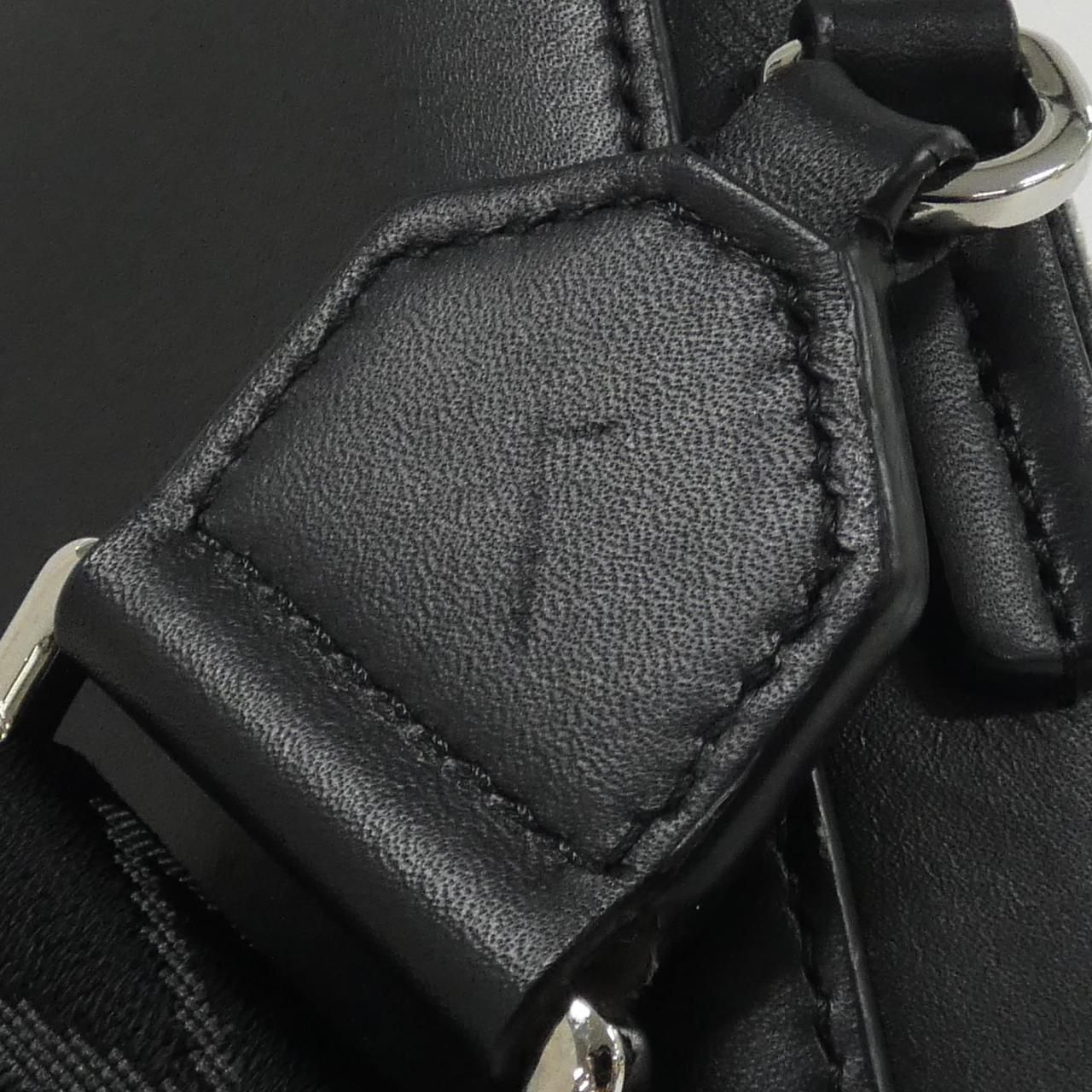 クロスボディ ポケット