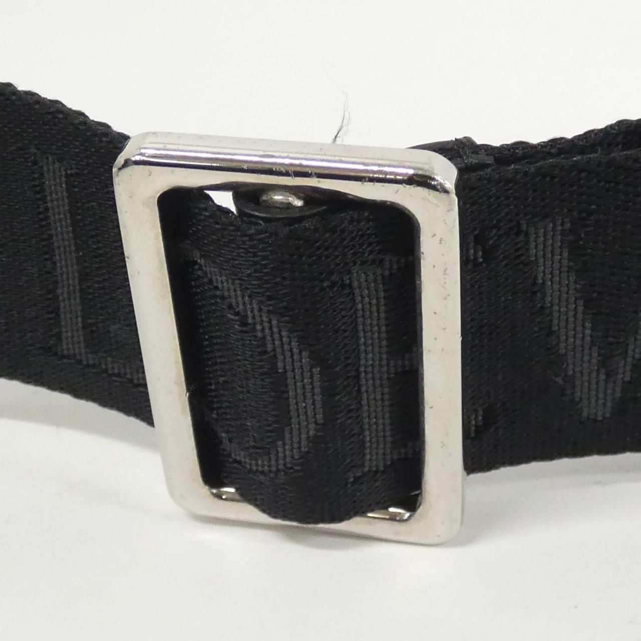 バーティカル クロスボディ